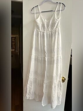 Jessica Simpson White Lace Tiered Maxi Dress-Skirt